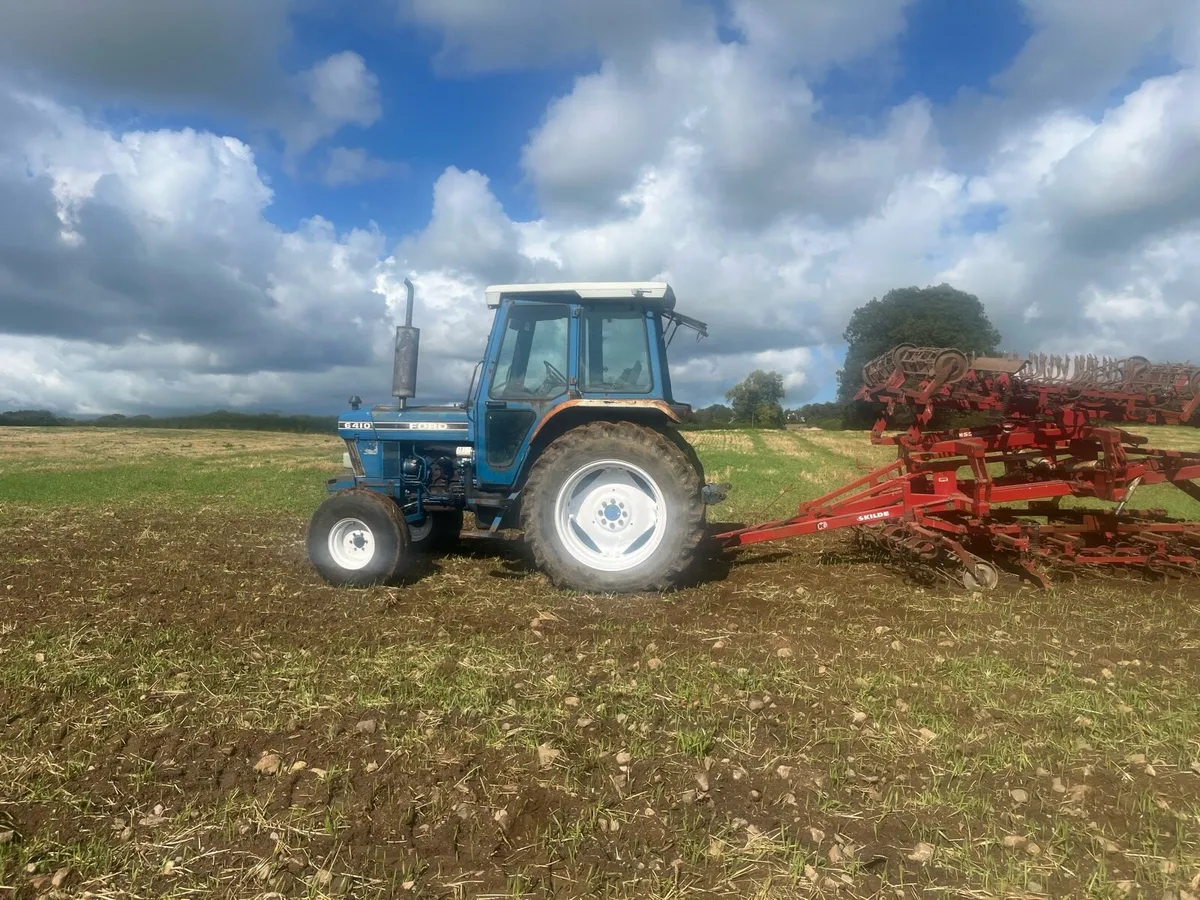 Ford tractor - Image 4
