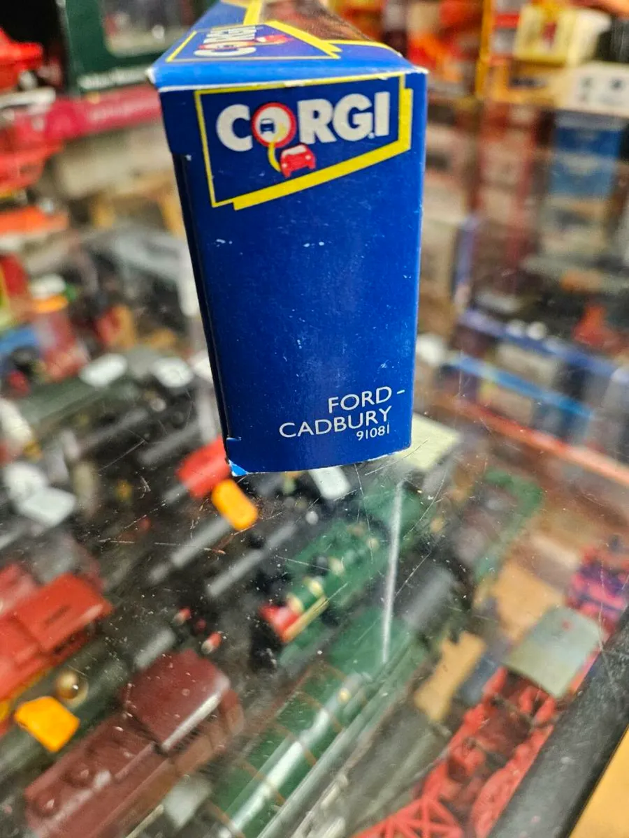 Corgi Ford Cadbury Truck - Image 2