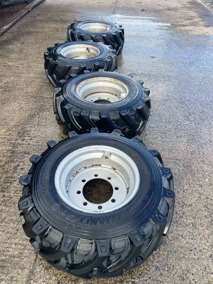 405/70-20 tyres and rims - Image 1