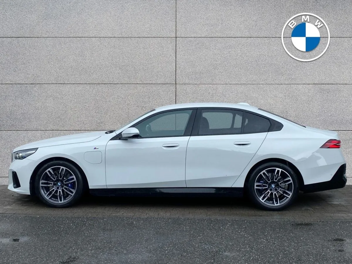 BMW 5 Series 530e M Sport Saloon - Image 4