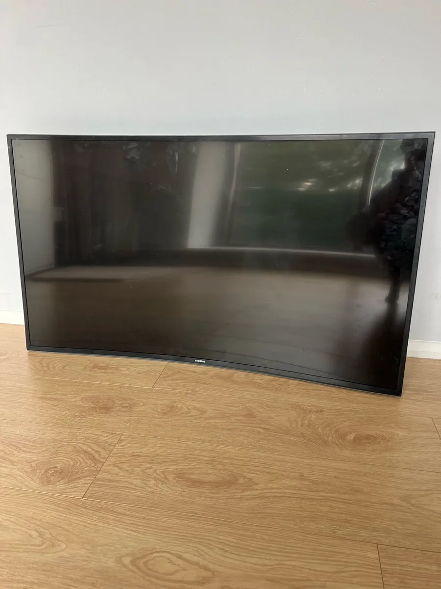 Samsung 48" TV 4K Curved Ultra HD Smart LED TV - Image 1