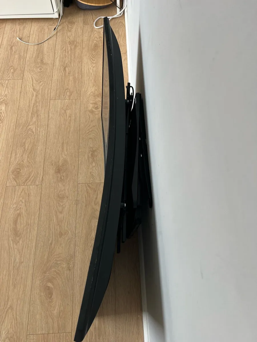 Samsung 48" TV 4K Curved Ultra HD Smart LED TV - Image 4