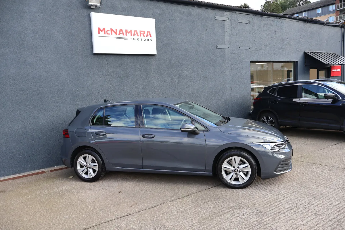 Volkswagen Golf Life Exceptional Condition! - Image 2
