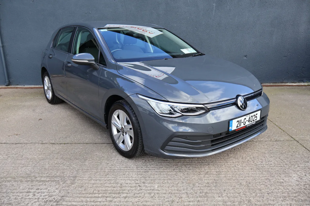 Volkswagen Golf Life Exceptional Condition! - Image 3