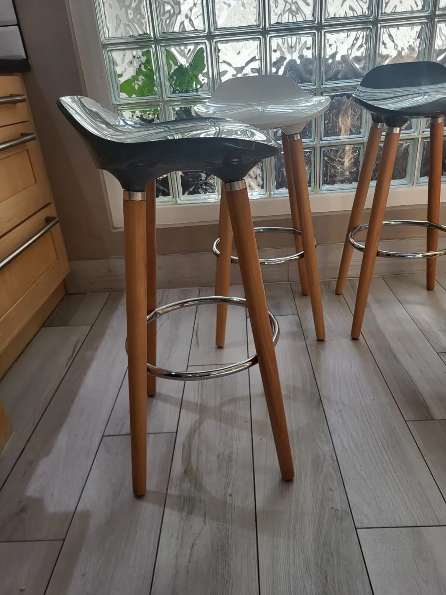 3 Bar Stools - Image 2