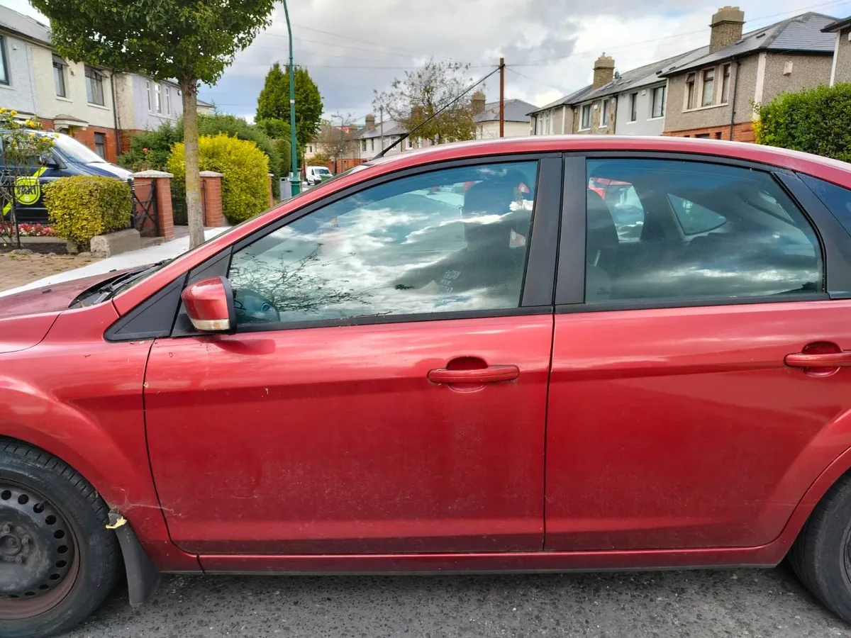 Ford Focus 2009 - Image 2