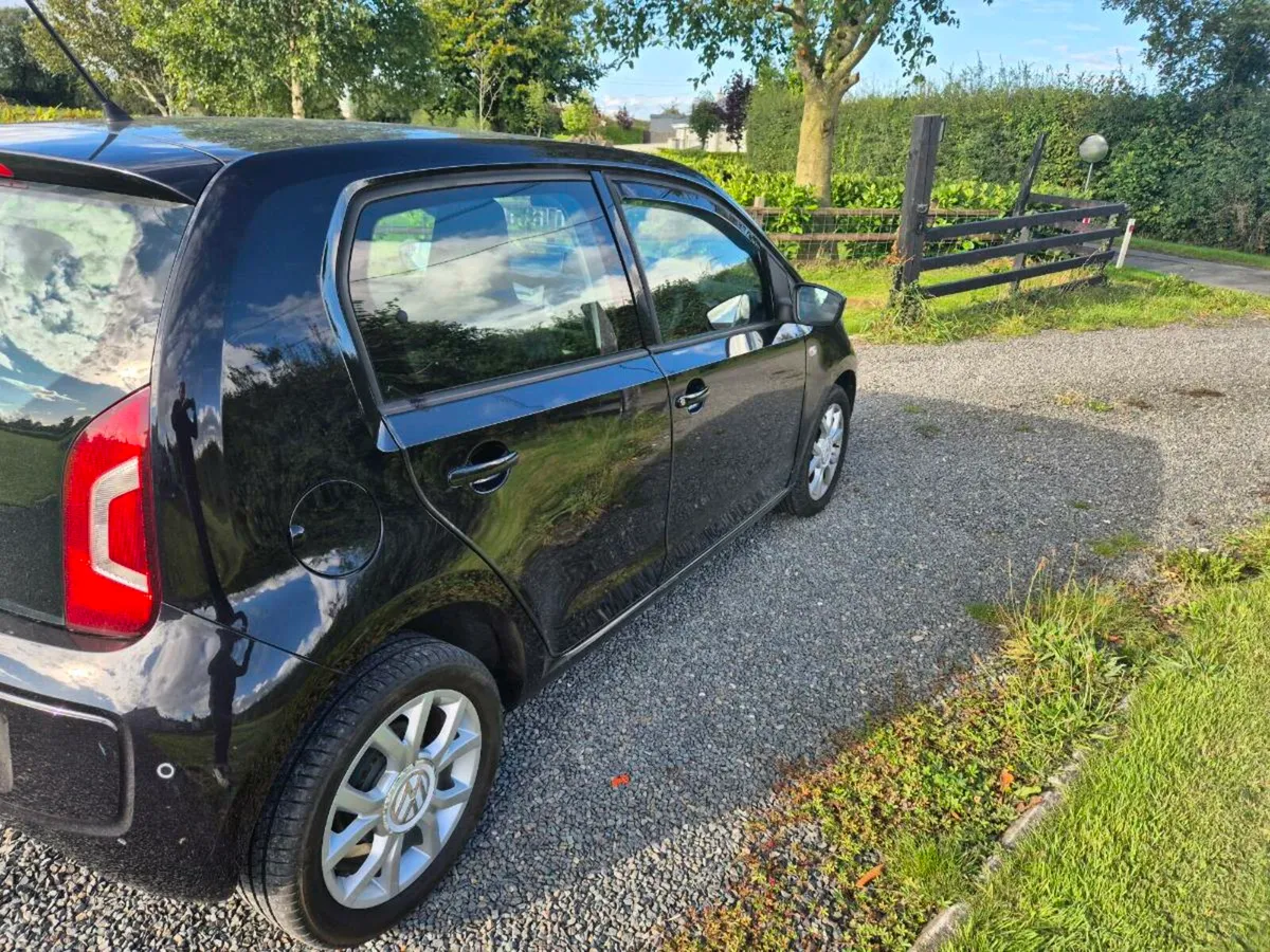 Volkswagen Up - Image 4