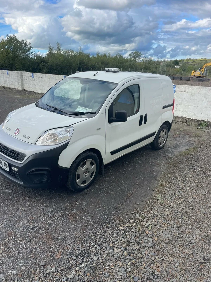 Fiat Fiorino Van - Image 2