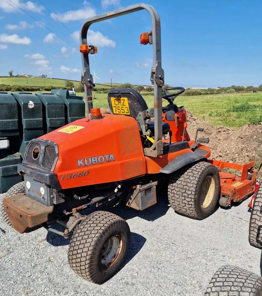 Kubota F3680 ride on mower lawnmower - Image 2