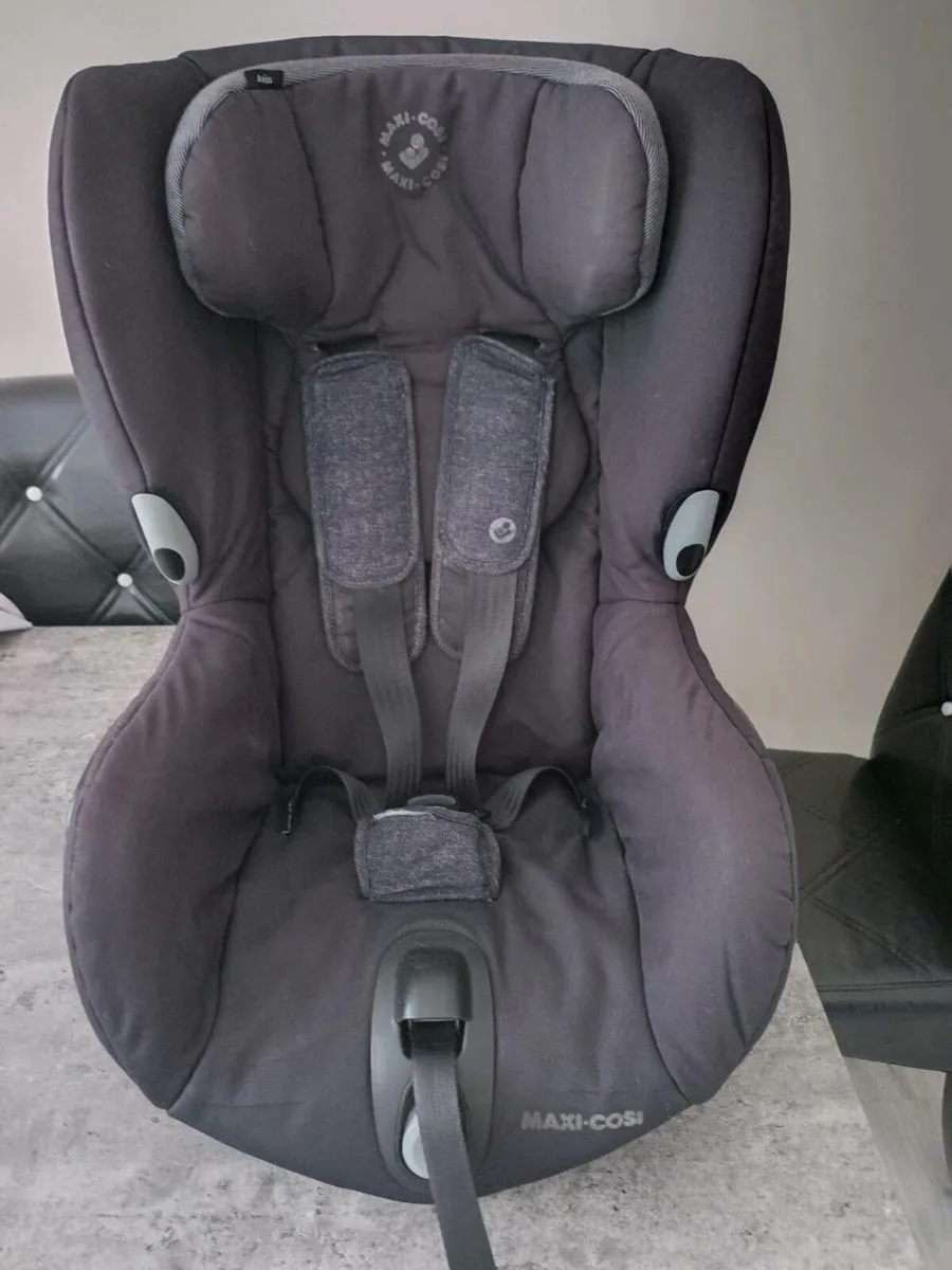 Maxi -cosi kids car seat 90 degree swivel - Image 1