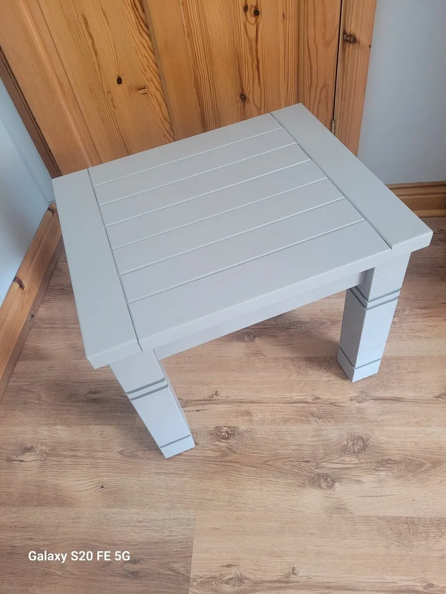 Small side table - Image 1