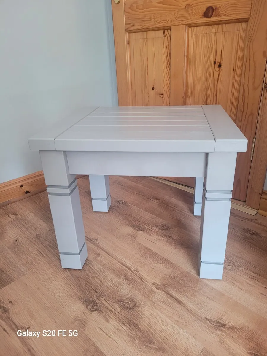 Small side table - Image 2