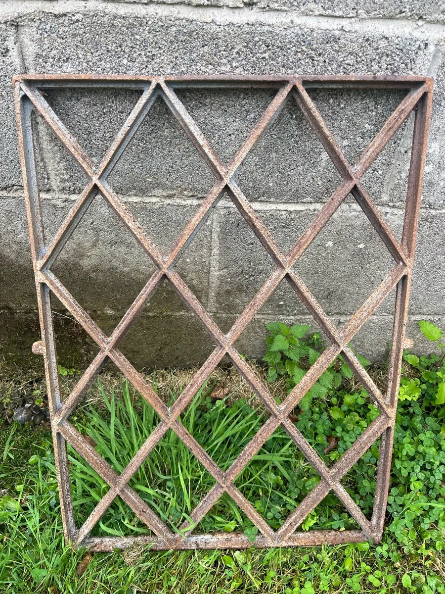 Antique reclaimed cast iron window frame - Image 2