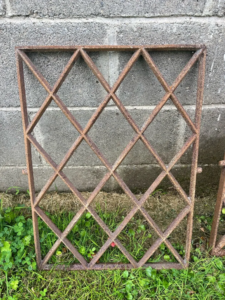 Antique reclaimed cast iron window frame - Image 3