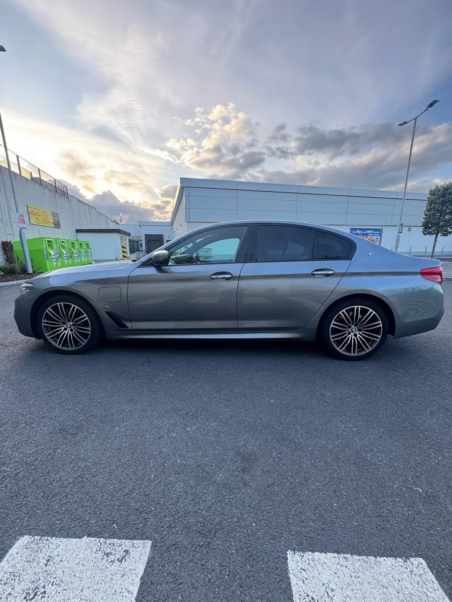 BMW 5-series 2017 530e Petrol Plug-in - Image 2