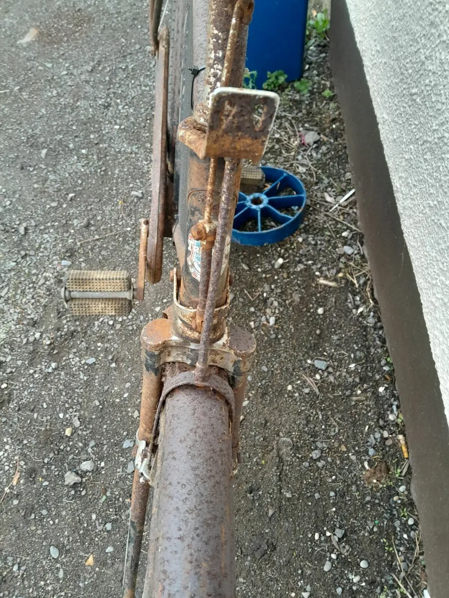 Vintage triump push bike - Image 4