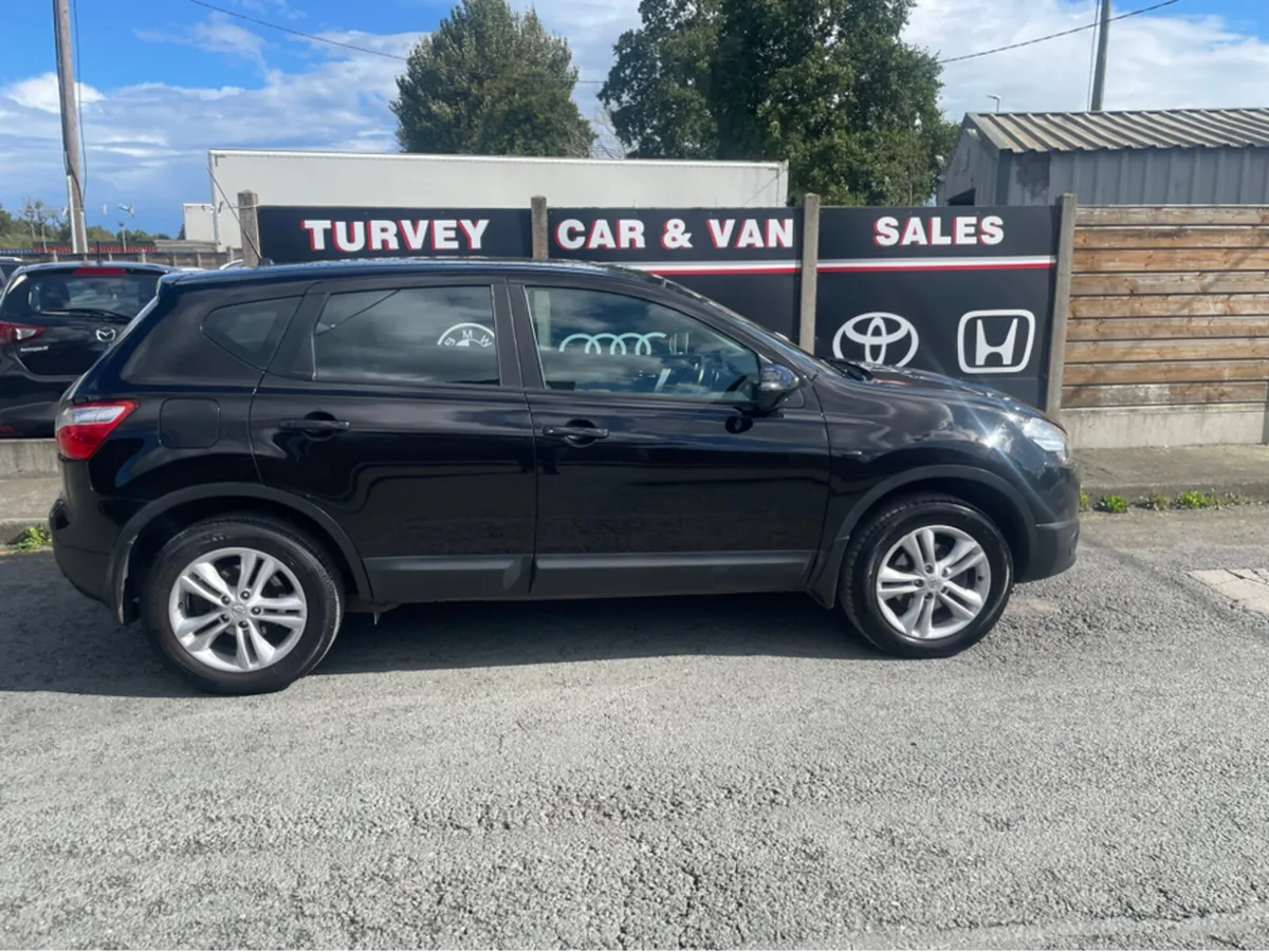 Nissan Qashqai 1.6 SV ISS 5DR - Image 3
