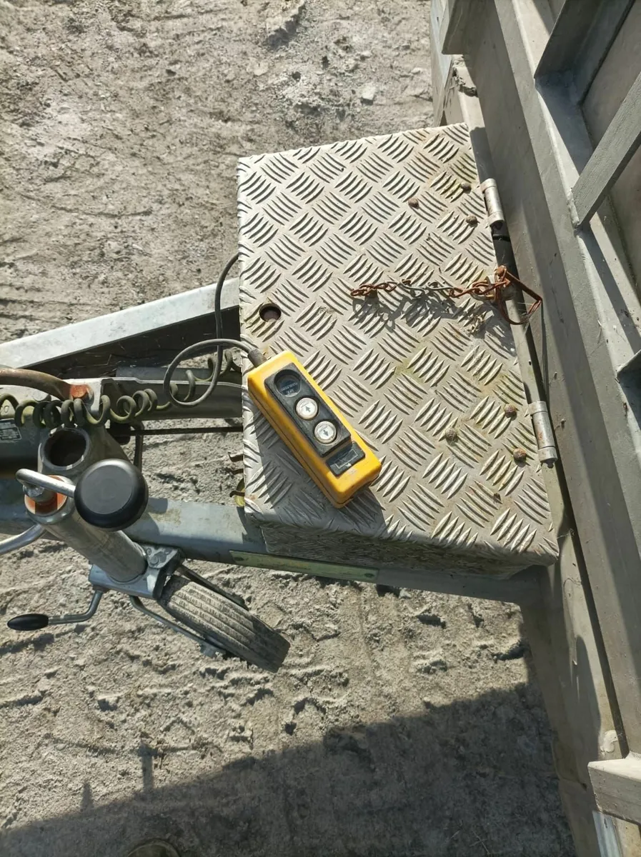Trailer - Image 1
