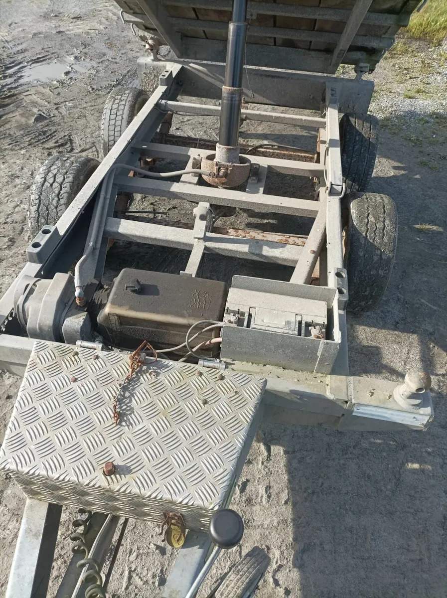 Trailer - Image 2