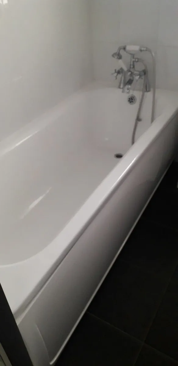 bathroom Bath and Shower - Image 2
