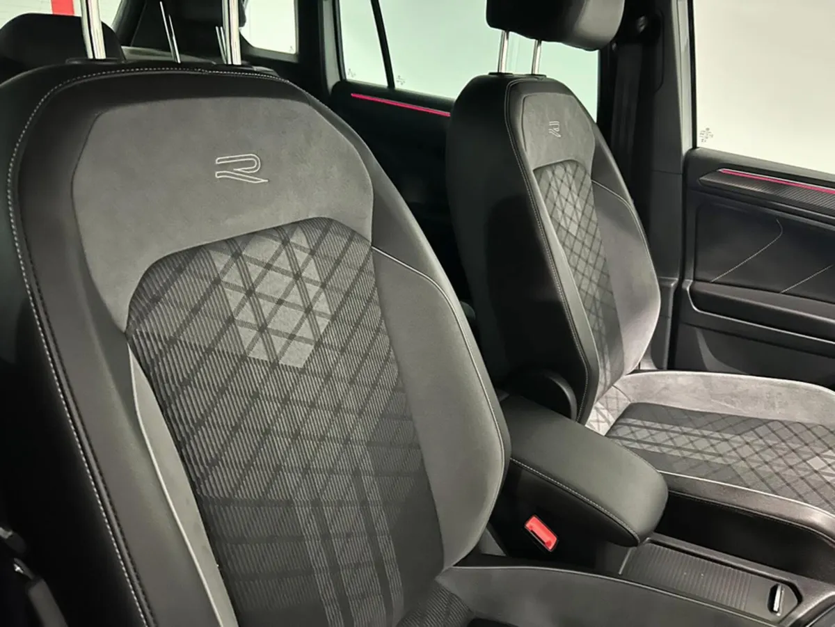 Volkswagen Tiguan R-LINE 2.0 TDI MANUAL 6SPEED FWD - Image 4