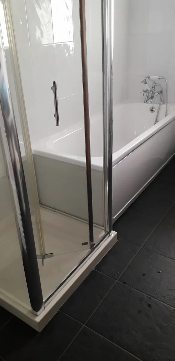 bathroom Bath and Shower - Image 3