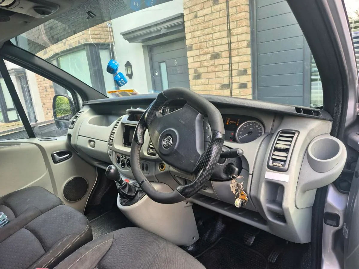 07 OPEL VIVARO SPORT VAN 2 L DIESEL MANUAL 6 SPEED - Image 2