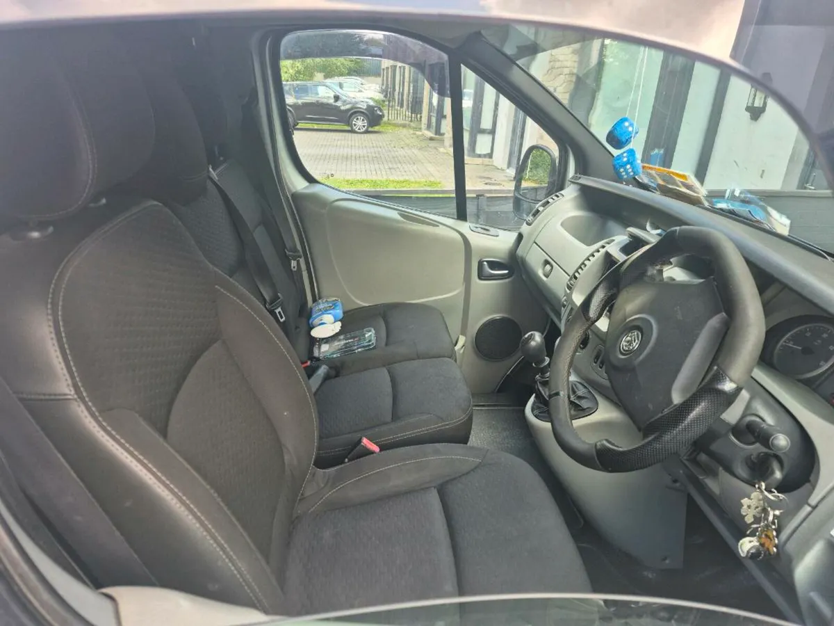 07 OPEL VIVARO SPORT VAN 2 L DIESEL MANUAL 6 SPEED - Image 3