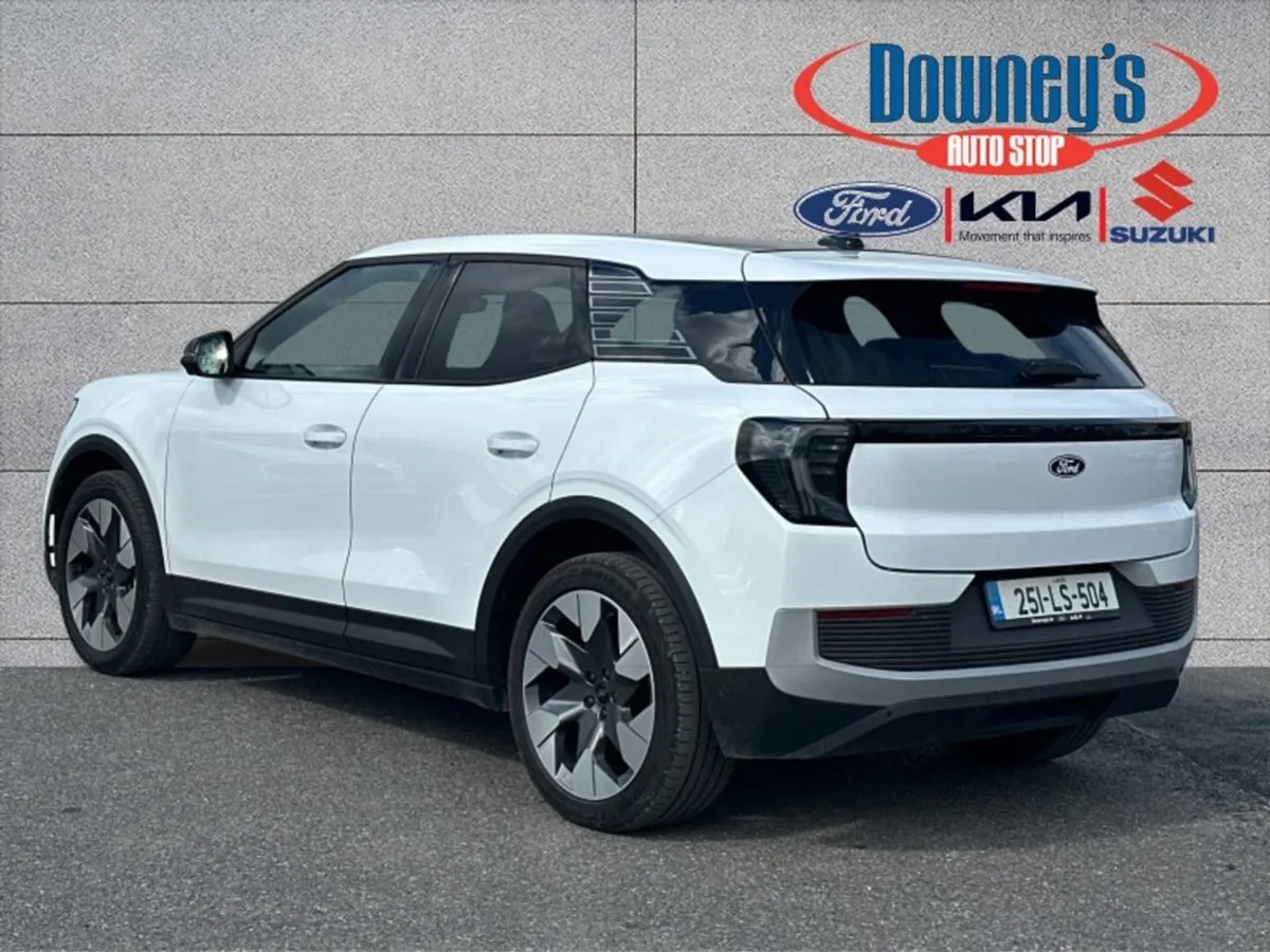 Ford Explorer Premium EV - Image 4