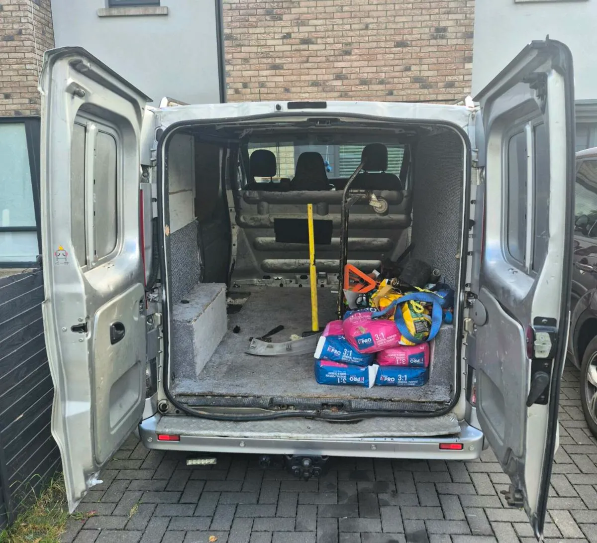 07 OPEL VIVARO SPORT VAN 2 L DIESEL MANUAL 6 SPEED - Image 2