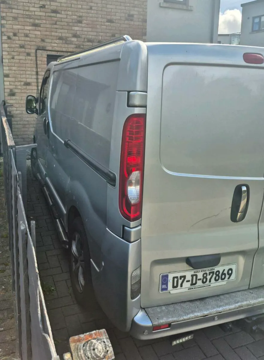 07 OPEL VIVARO SPORT VAN 2 L DIESEL MANUAL 6 SPEED - Image 4