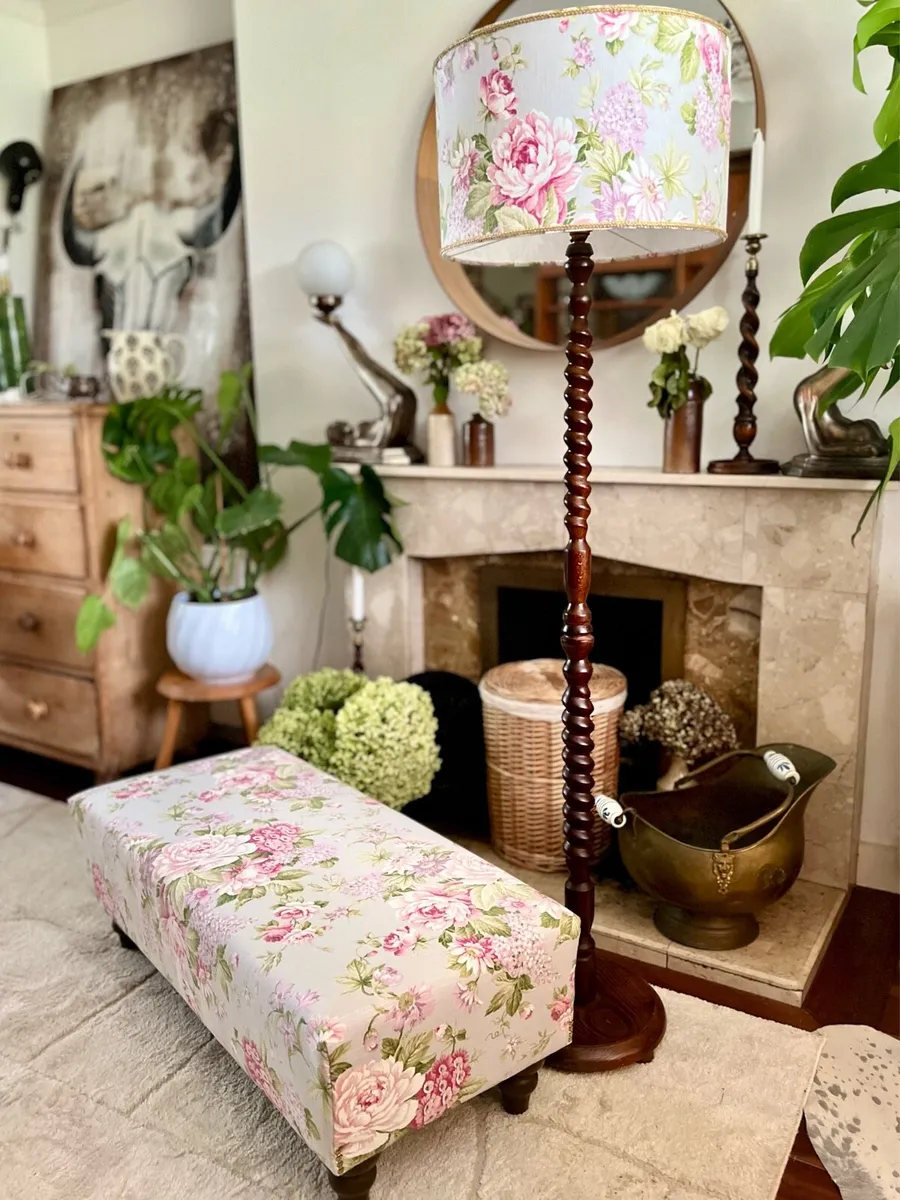 Antique mahogany lamp and shade - Image 4