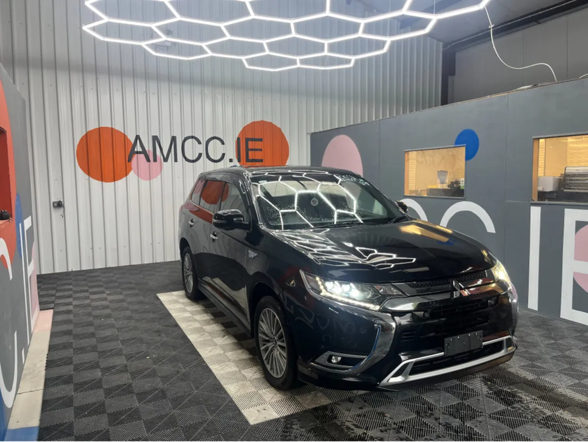 Mitsubishi Outlander 2.4 HYBRID / 93k KMs / HEATED - Image 1