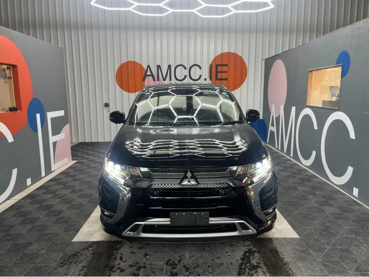 Mitsubishi Outlander 2.4 HYBRID / 93k KMs / HEATED - Image 3
