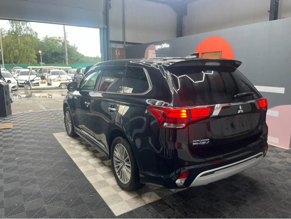 Mitsubishi Outlander 2.4 HYBRID / 93k KMs / HEATED - Image 4