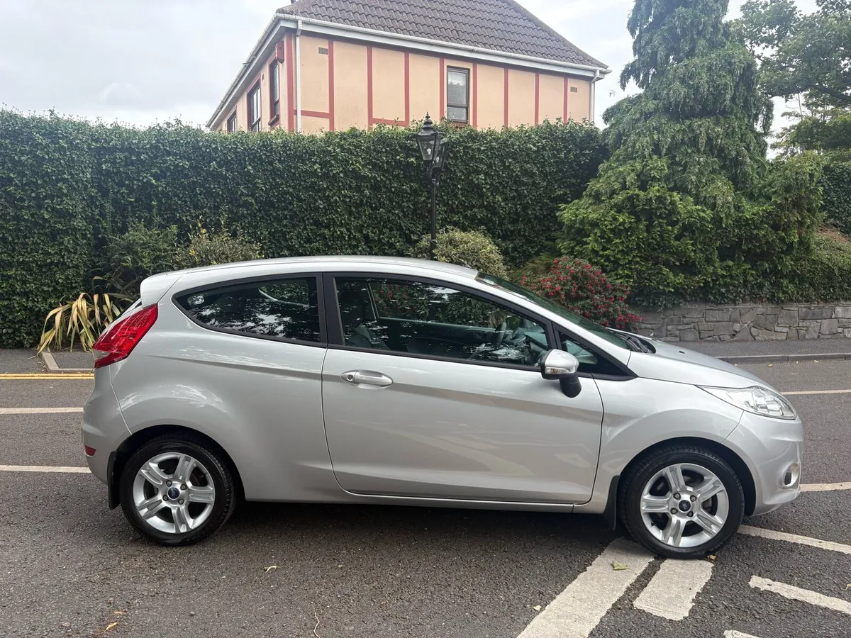 2009 Ford Fiesta Diesel ! 13,760 KM ! - Image 2