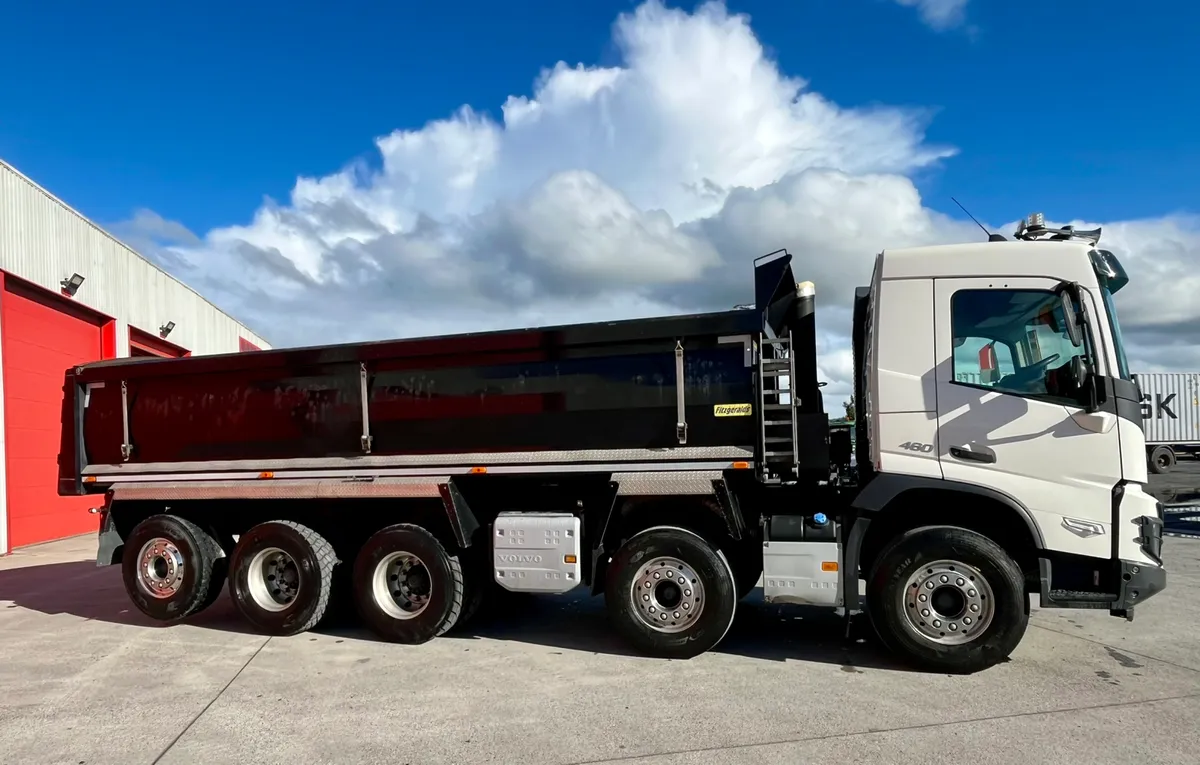220 Volvo FMX 460 5 Axle - Image 3