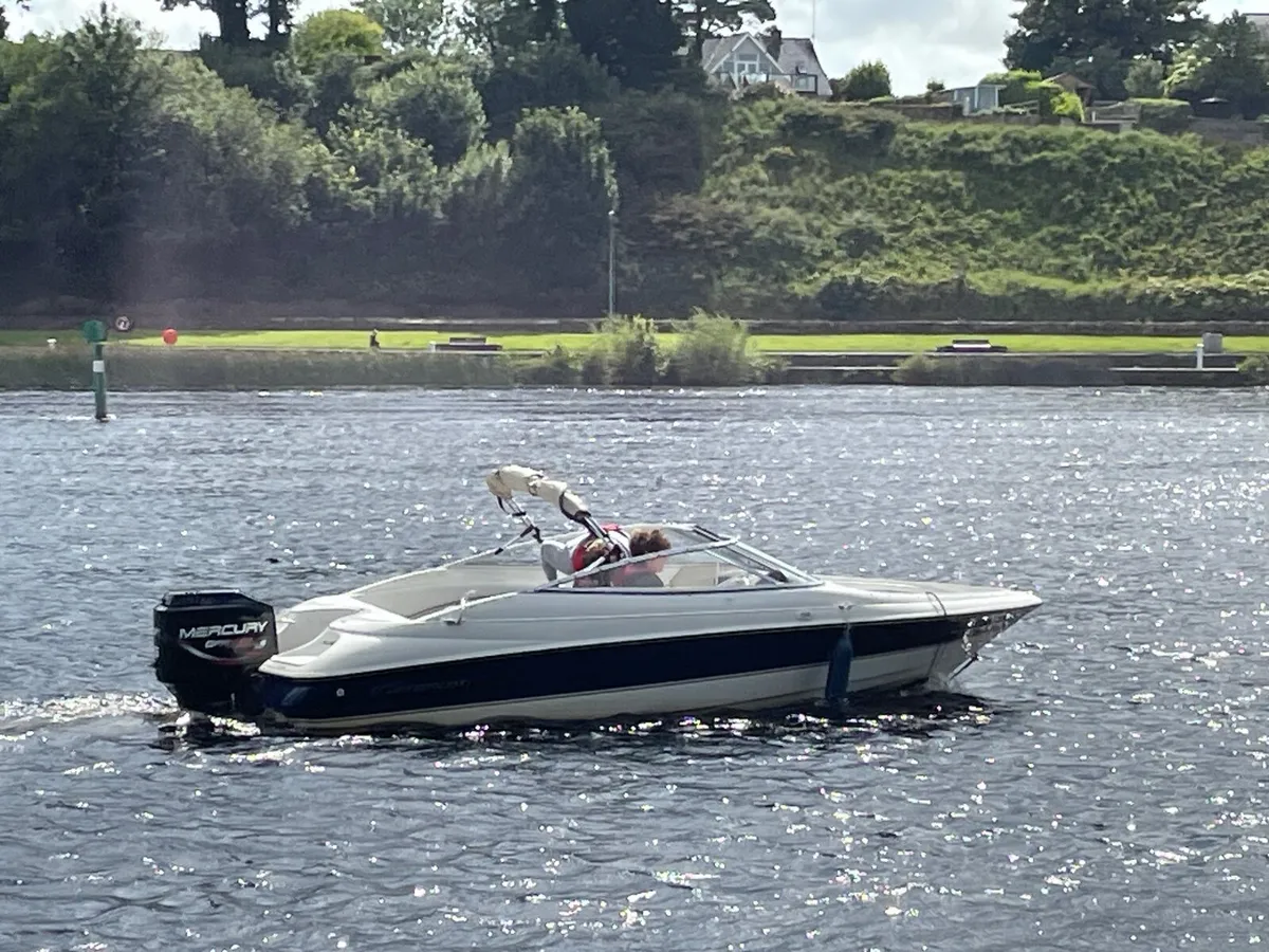 Very smart power boat - Image 2