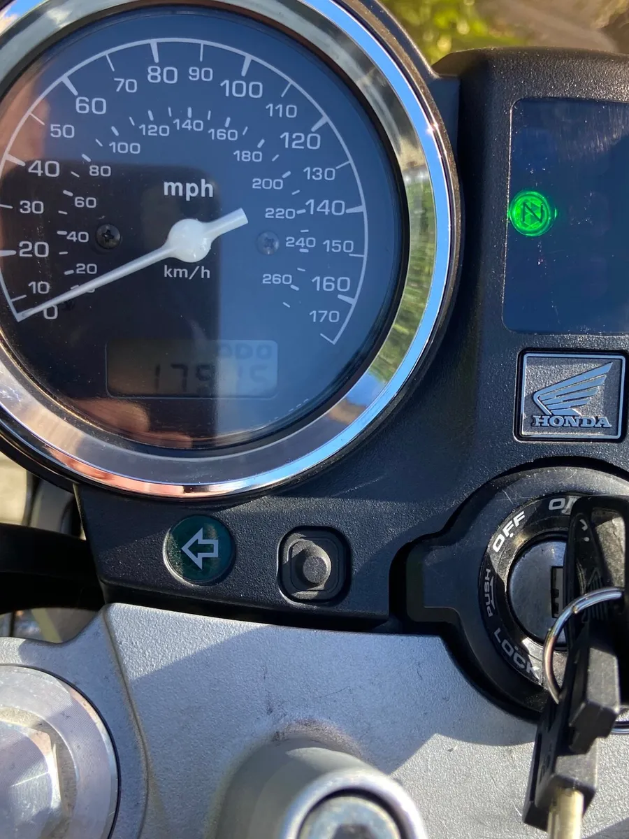 Honda CB900 F Hornet 2006 - Image 2