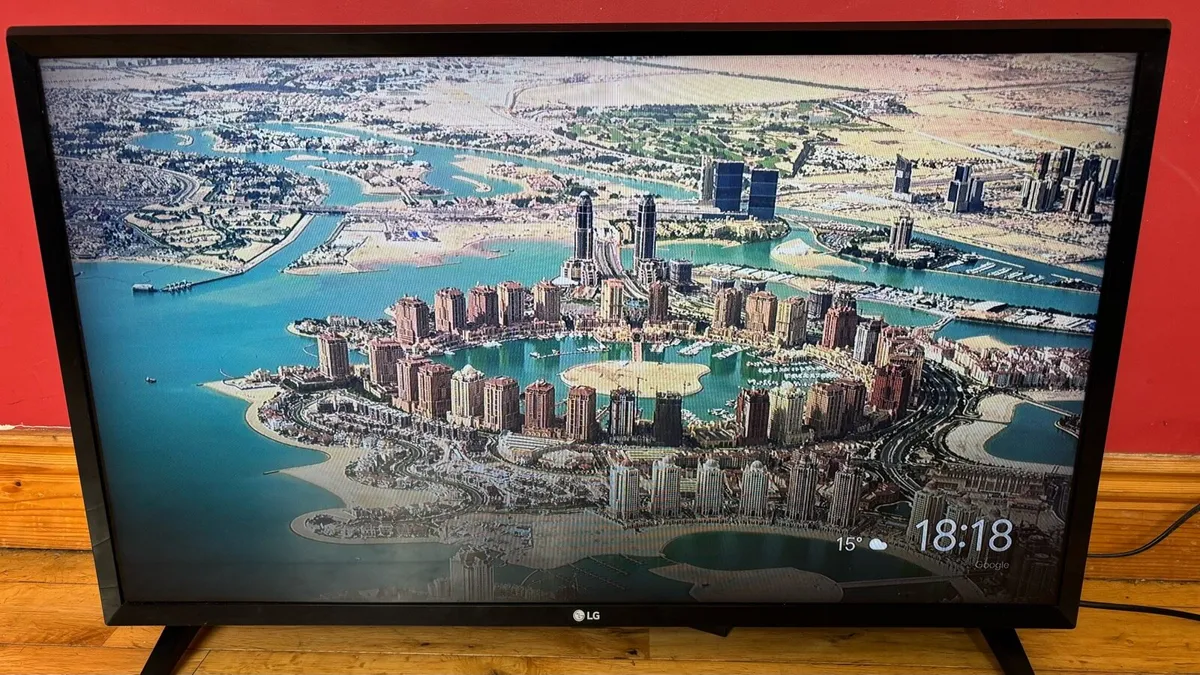 32” LG TV with Google chromecast - Image 4