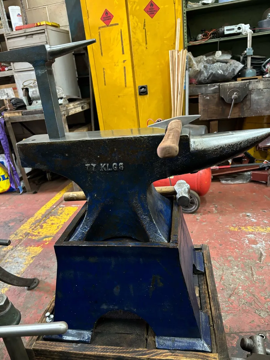 77 kg Brooks & Factory Stand - Image 2