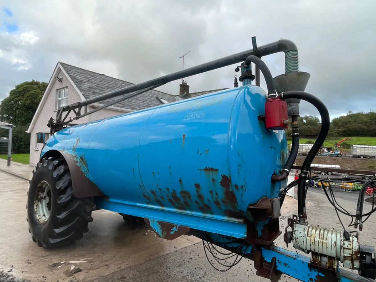 Malgar 2000 gallon tanker - Image 1
