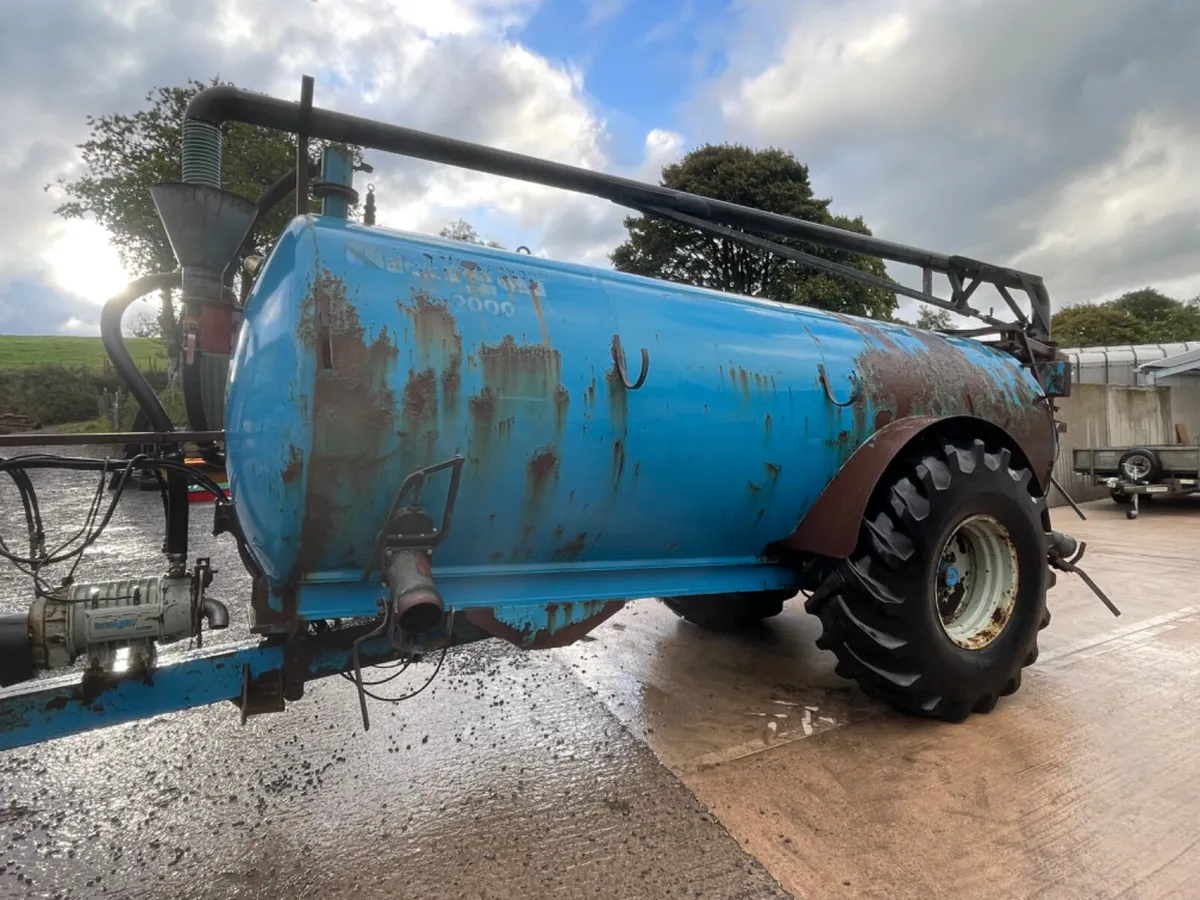 Malgar 2000 gallon tanker - Image 3