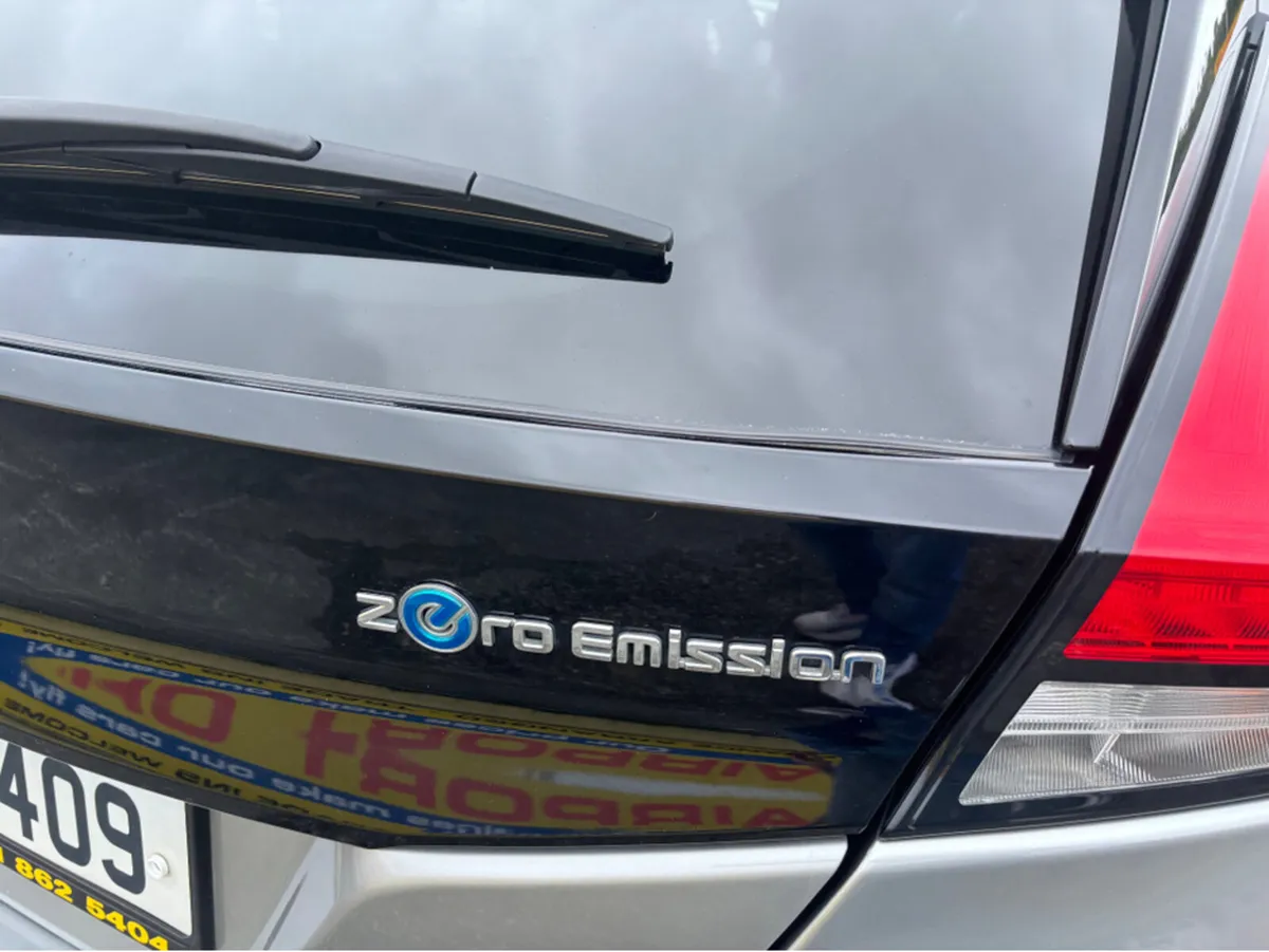 Nissan Leaf 40K EV SV 40KW '18 5DR AUTO 4DR - Image 2
