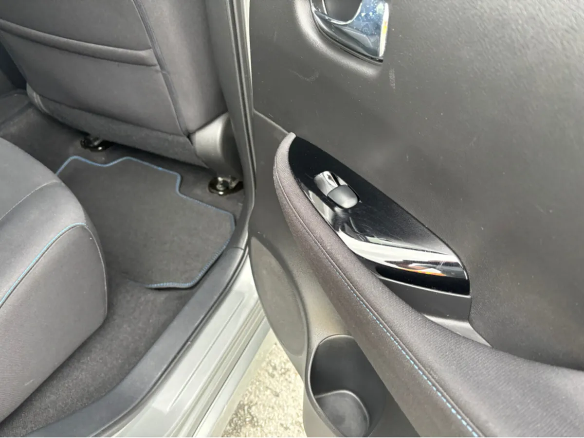 Nissan Leaf 40K EV SV 40KW '18 5DR AUTO 4DR - Image 4
