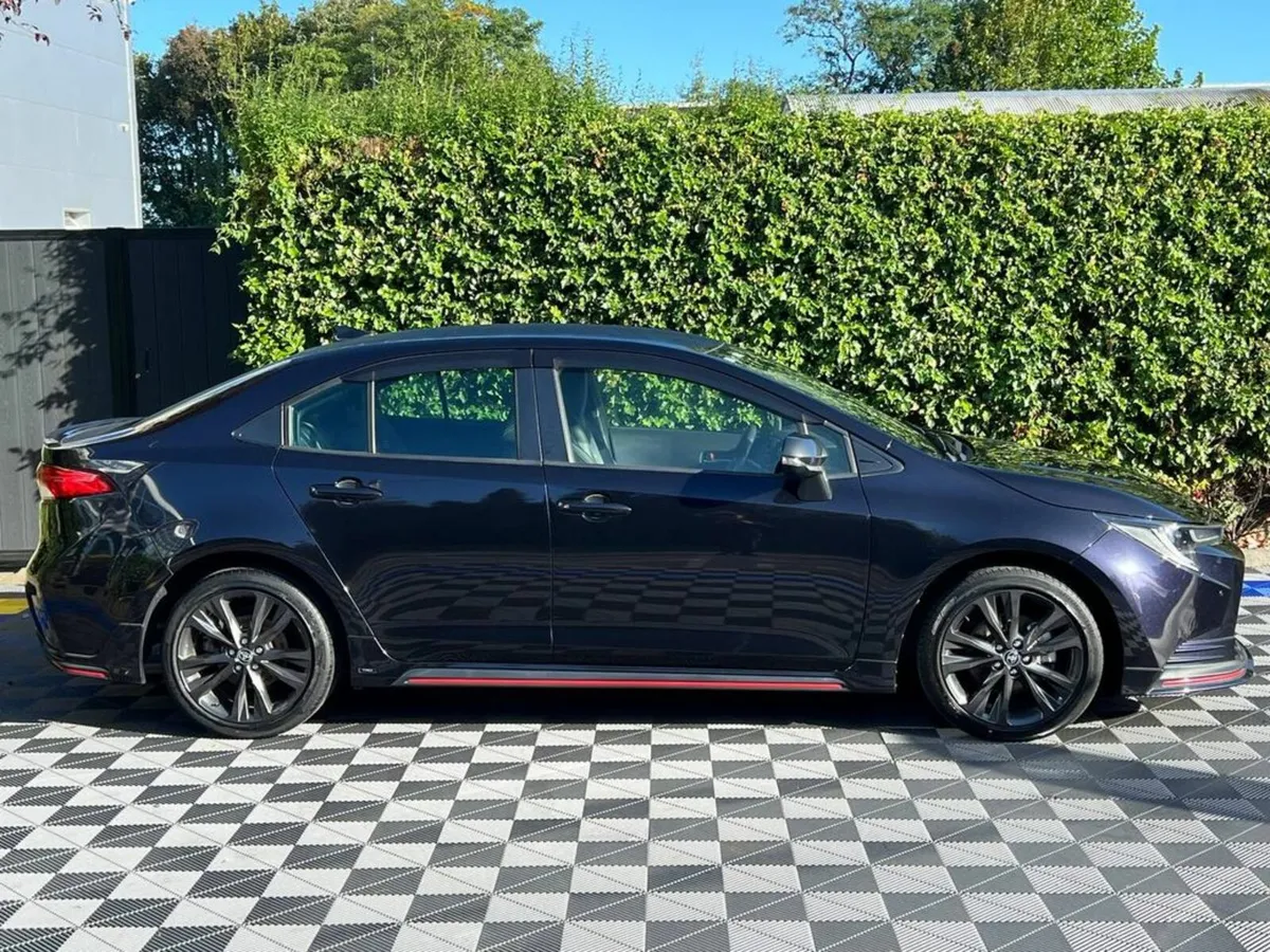 Toyota Corolla TRD PACK 1.8 HYBRID AUTO // HALF LE - Image 2