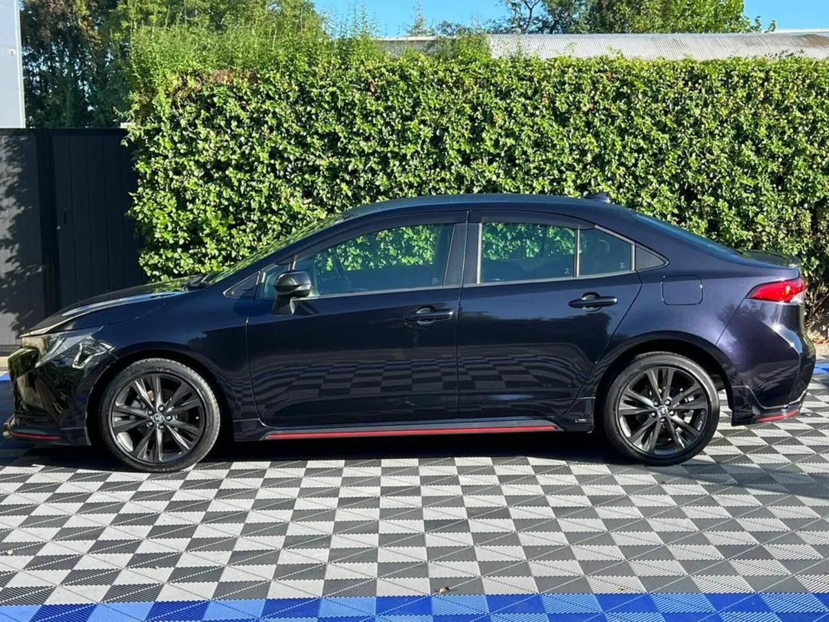 Toyota Corolla TRD PACK 1.8 HYBRID AUTO // HALF LE - Image 3