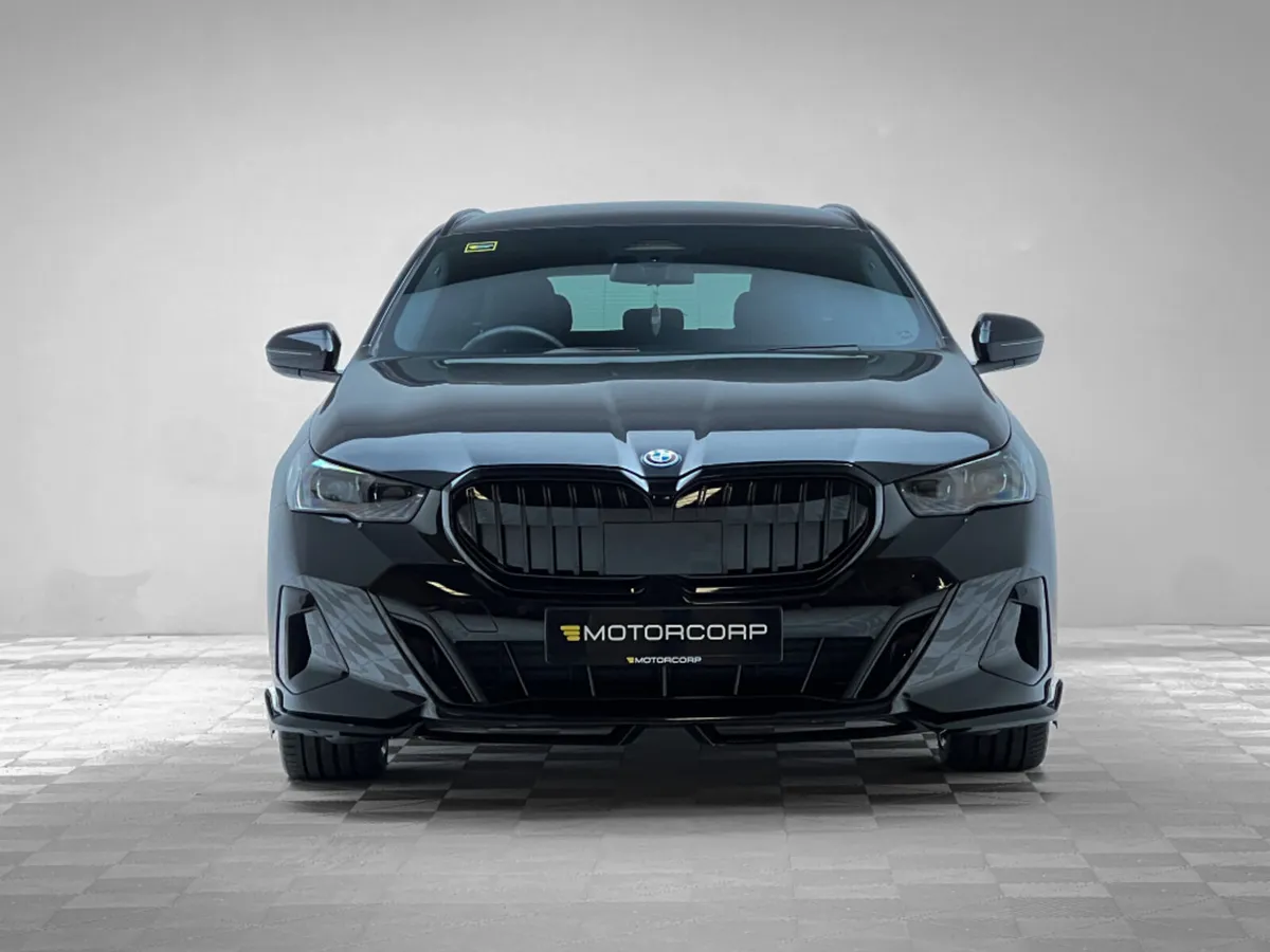 BMW 5-Series 530E M SPORT - Image 2