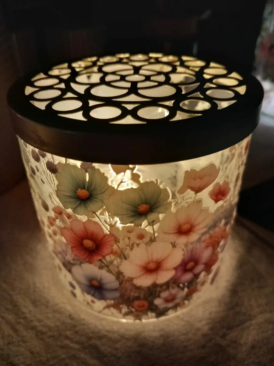 decorative glass lanterns with nature motifs - Image 1