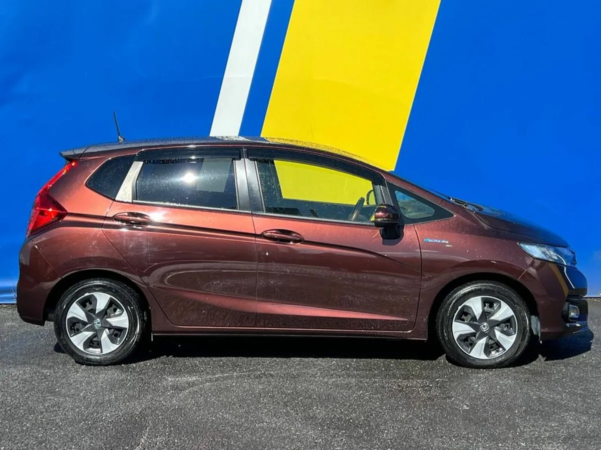 Honda Fit 1.5 HYBRID ** HIGH SPEC ** // LEATHER/AL - Image 2